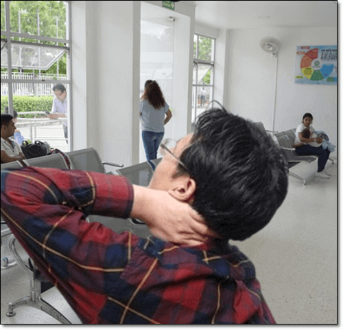 뒷목 땡김