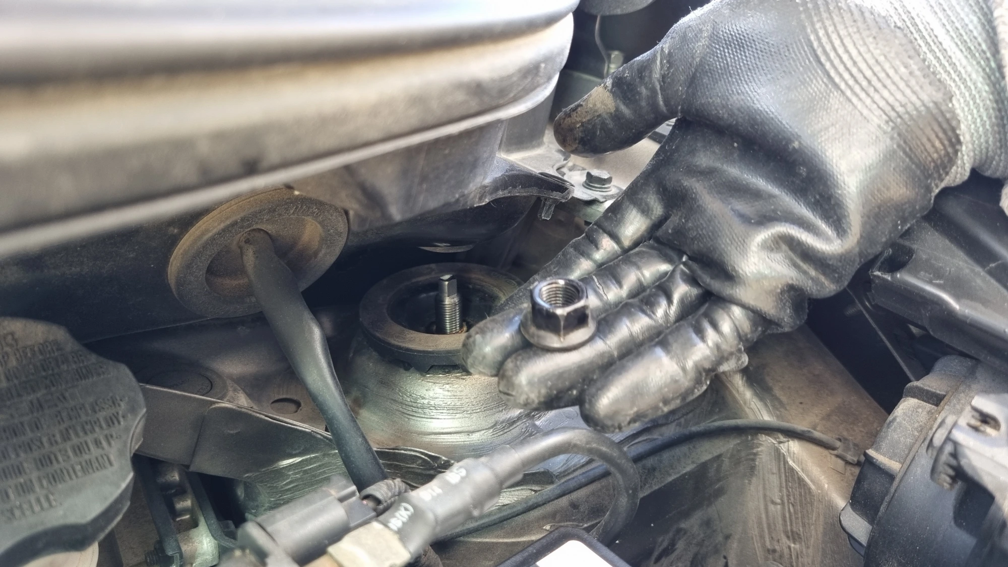 인슐레이터 더스트 커버 고정 너트