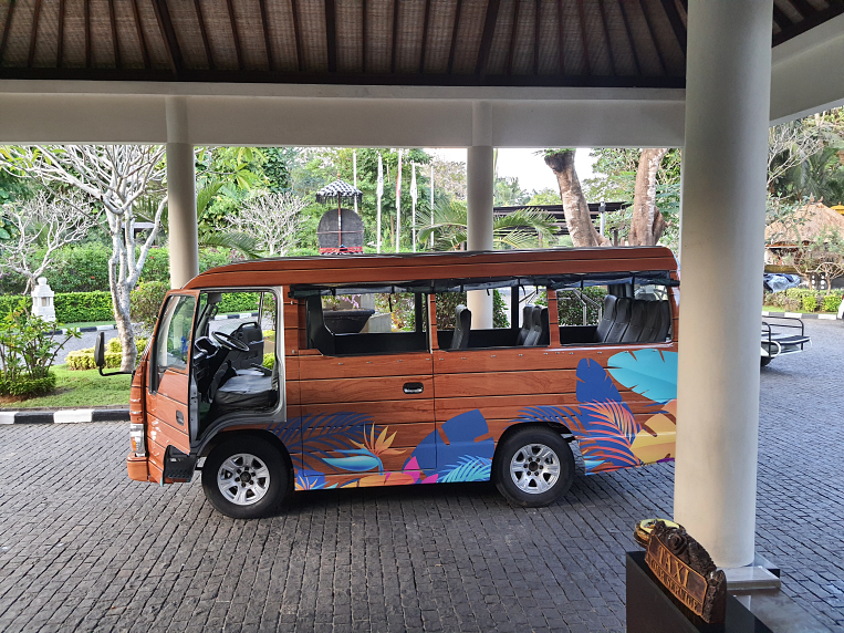 비치 클럽 셔틀버스