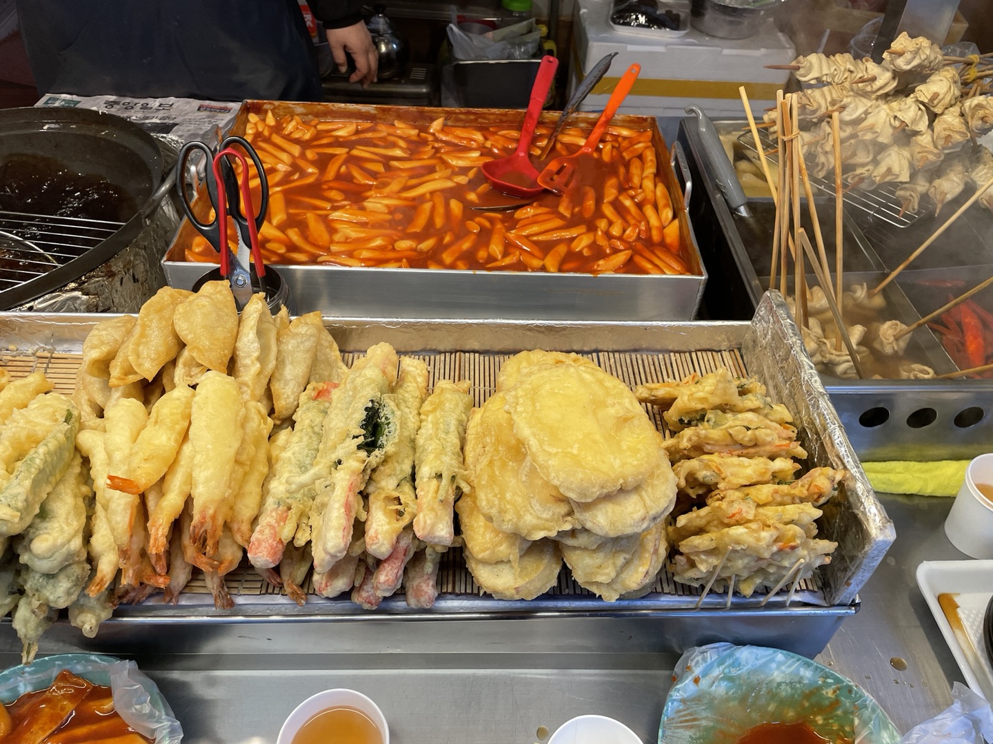 홍대 맛집] 홍대 길거리 음식 포장마차 떡볶이 닭꼬치 핫도그 추천 - 썸머하우스