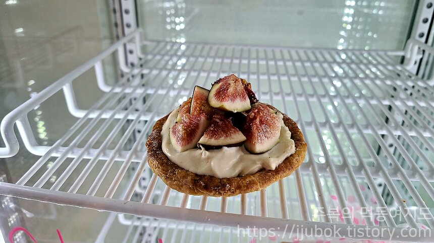 나나러브-에그파이-피스타치오-파이