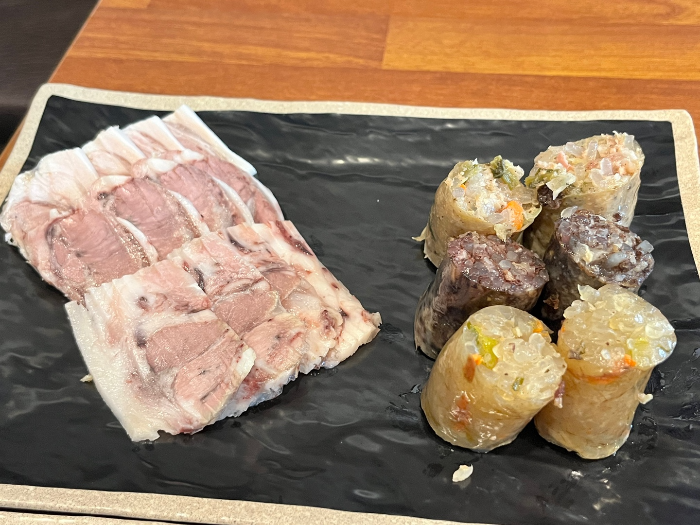 편육 및 순대, 함께 나온 구성의 모습