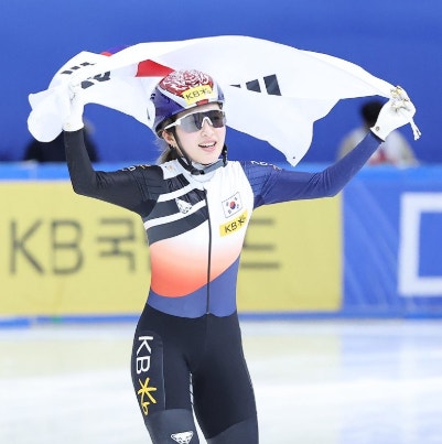 김길리 충돌 후 판정 논란 부상