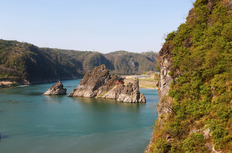 충청북도의 숨겨진 명소: 단양 도담삼봉과 고수동굴 탐방