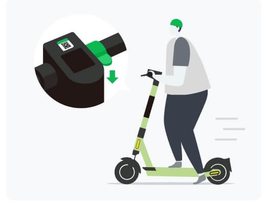 전동 스쿠터 타는 모습