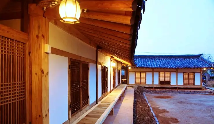 생방송오늘저녁 경주 150년 된 폐가의 변신 한옥 스테이 펜션 여행 가볼만한 곳 추천