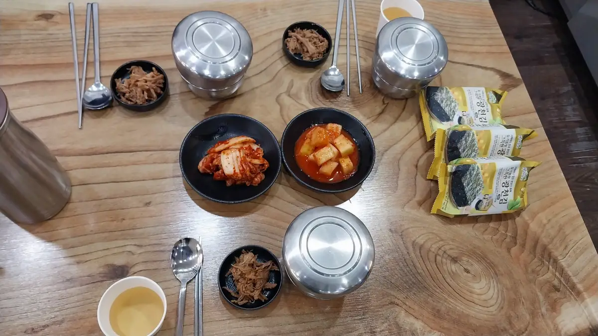 철원맛집-콩나물국밥-꺼꾸로-상차림-반찬