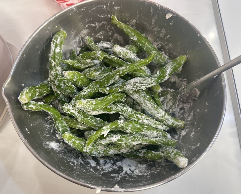 꽈리고추 밀가루 옷 입히기