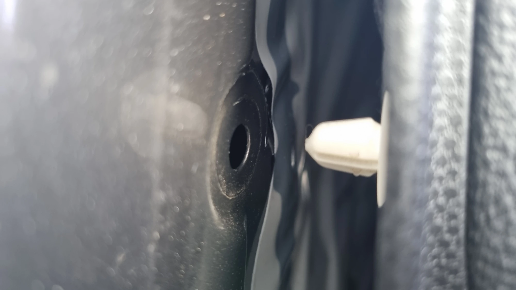 도어트림 고정 장치 모습