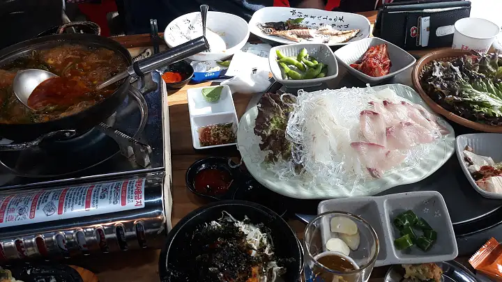 제철 방어가 한가득! 초저가 회 정식 인천 모래내시장 맛집 추천 생방송투데이 방어회 회정식 리얼맛집 해구신 맛있GO 싸다GO