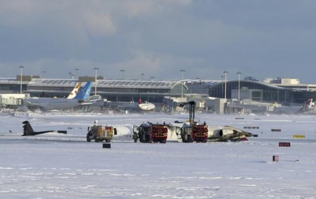 토론토 공항 델타항공 착륙 사고: 강풍 속 전복 사고 원인 조사