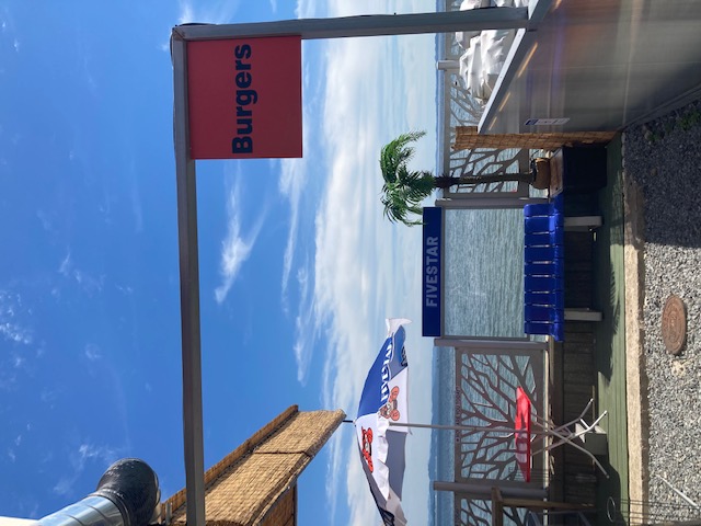 파이브스타&버거 가게 테라스 안 모습