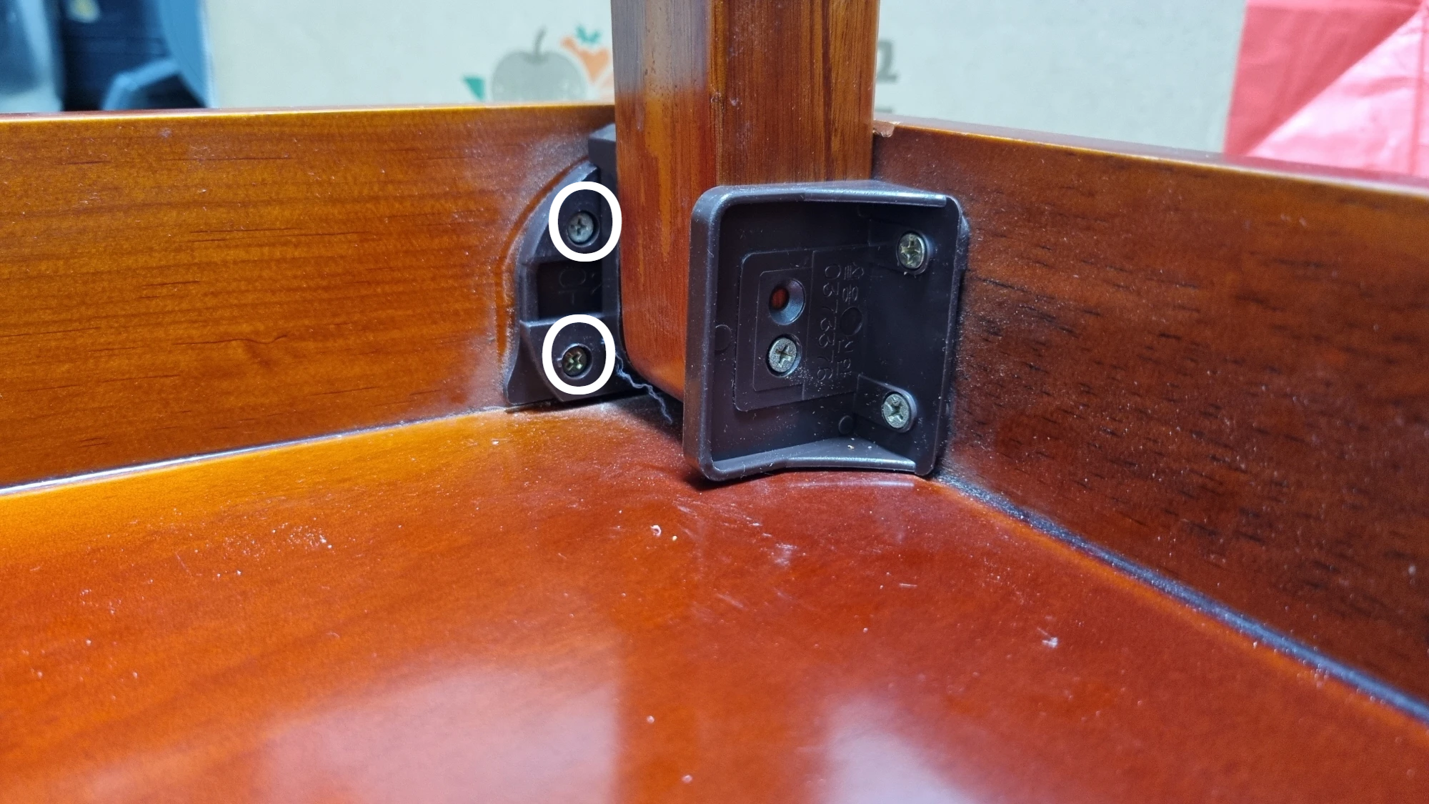 상다리 고정 부품