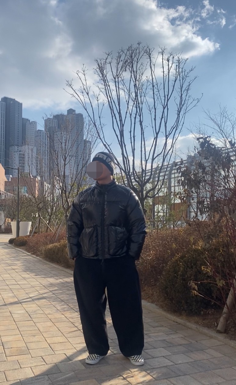 데일리룩(2024. 1. 28.) matin kim 마뗑킴 비니 머모자&#44; matin kim 마뗑킴 점퍼 아우터패딩 유광패딩 숏패딩&#44; 무신사스탠다드 무신사벌룬팬츠&#44; 반스 체커보보드