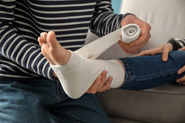 발목 접질렀을때
