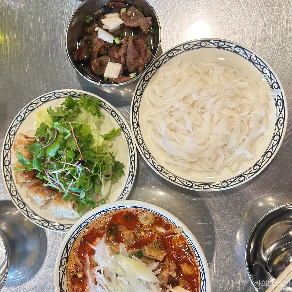 가산디지털단지역-가디-점심-추천-식당-베트남-쌀국수-분짜라붐-분짜-곱창-쌀국수-음식-사진