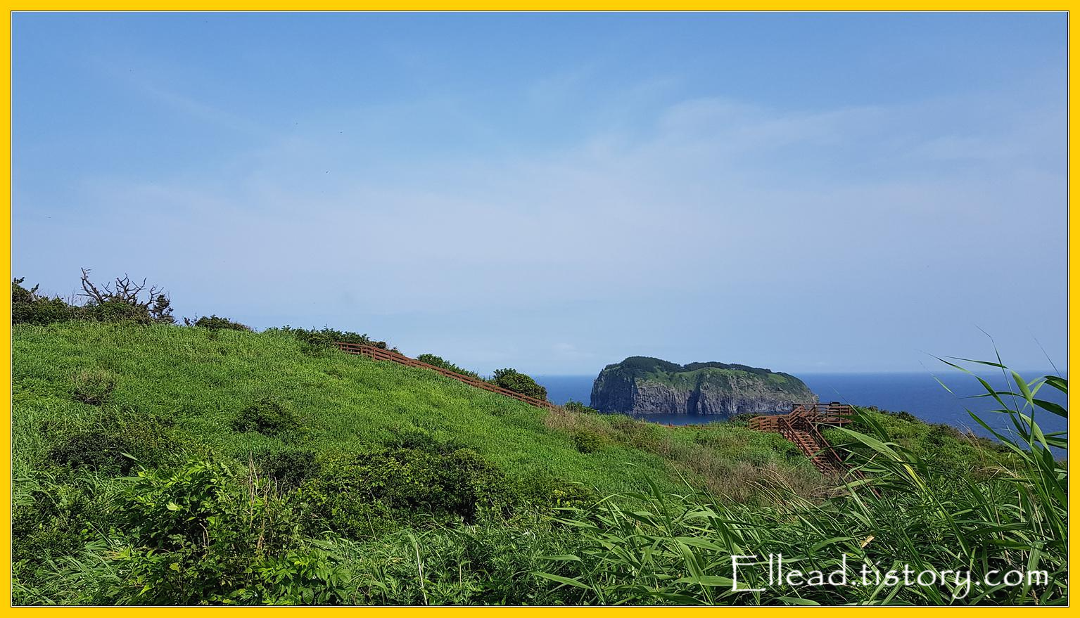 마주 보이는 섬은 죽도