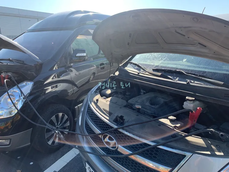 점프 선 연결-자동차 배터리 방전