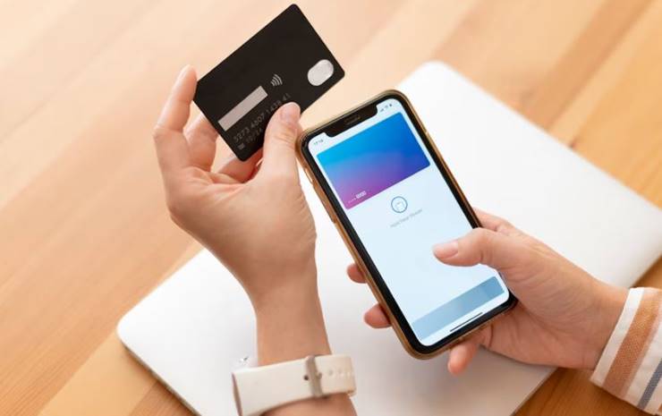 스마트폰과 신용카드 사진