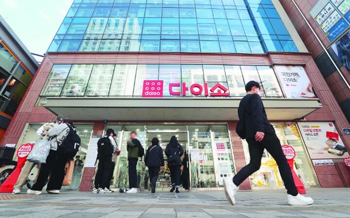 유커-대신-싼커,-면세점-대신-다이소-올리브-영