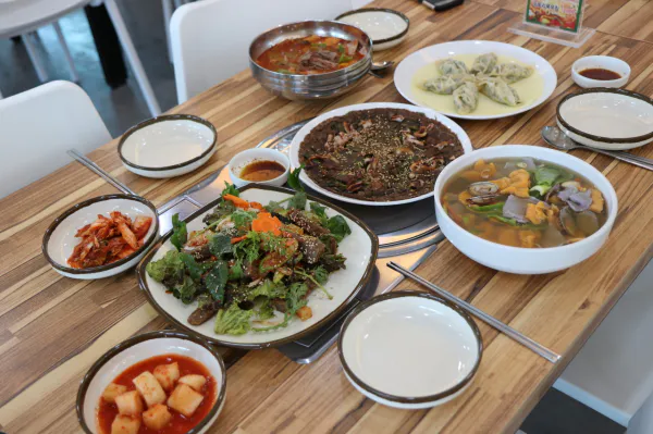 생생정보 대결 맛 대 맛 육개장 즉석 만두전골 vs 활낙지 해물 칼국수 