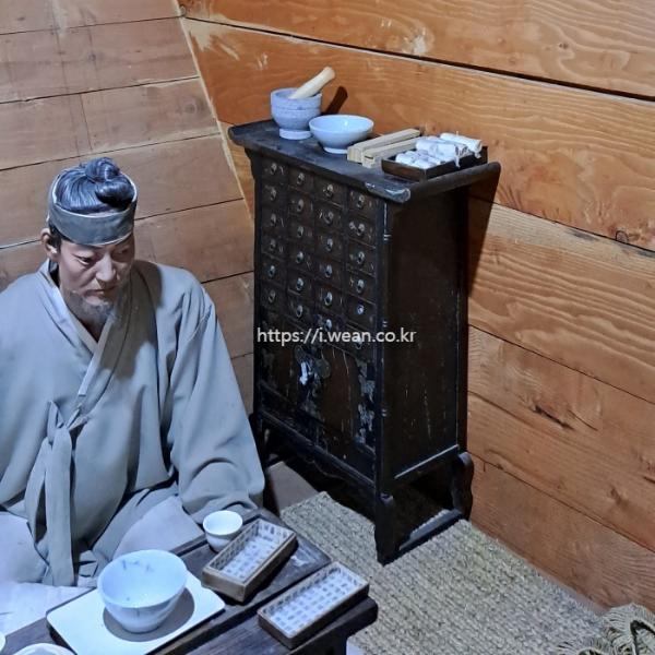 거북선 내부 치료실 모습