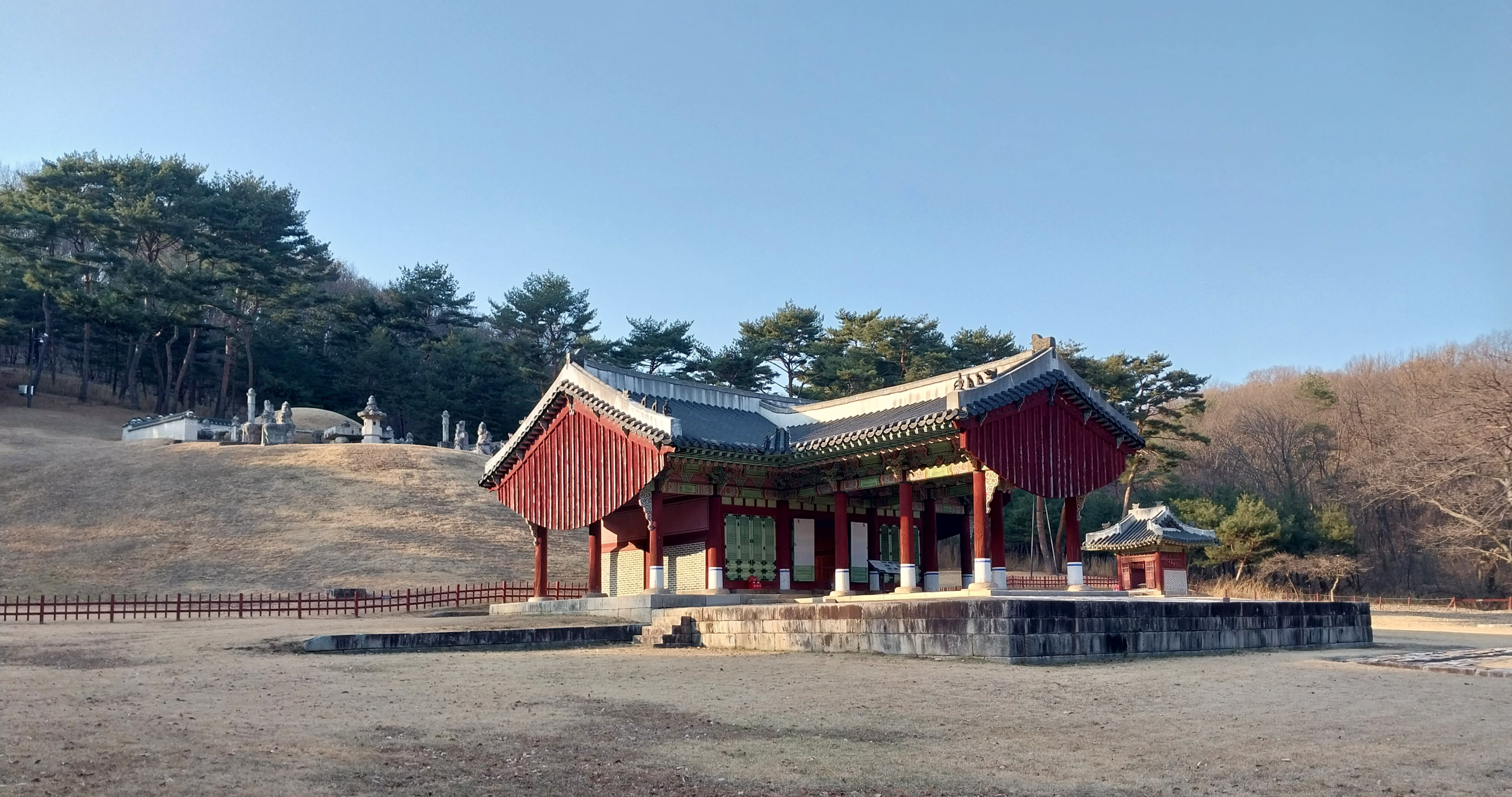 구리 동구릉에 조성된 왕릉 사진