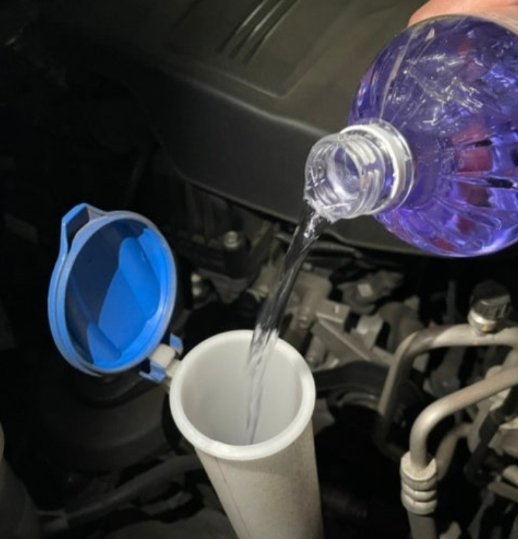 자동차 워셔액 보충 방법