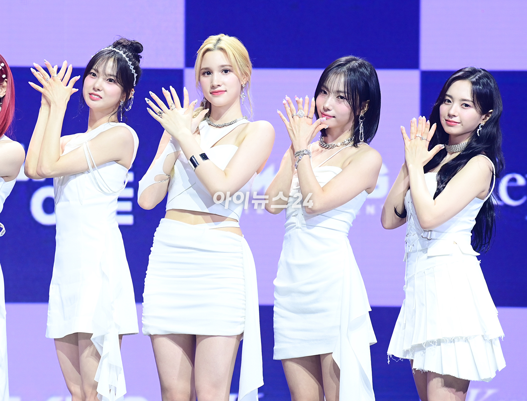 그룹 케플러가 3일 오후 서울 광진구 예스24라이브홀에서 열린 케플러(Kep1er) 첫 번째 정규앨범 '켑원고잉 온(Kep1going On)' 발매 기념 쇼케이스에 참석하고 있다. [사진=정소희 기자]