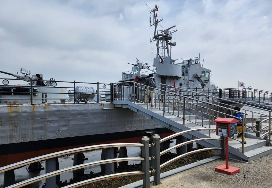 인천 영흥도 여행 썸네일 - 해군함정