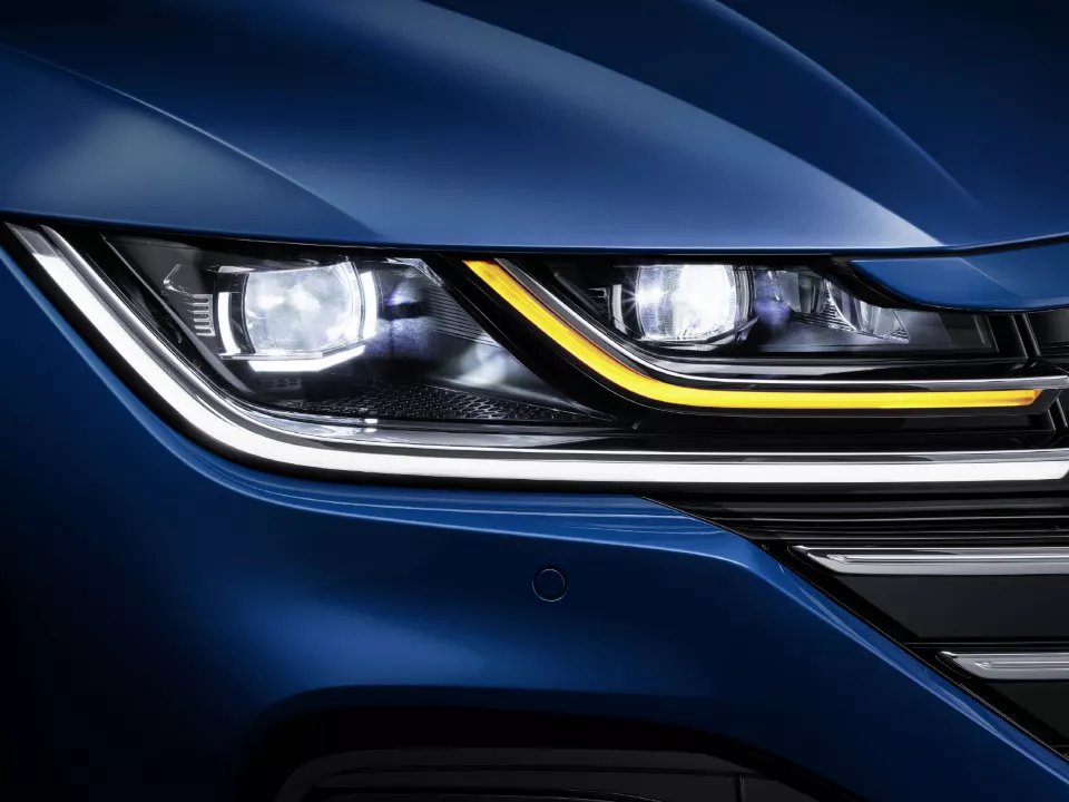 폭스바겐 아테온 2023년형 헤드라이트 사진