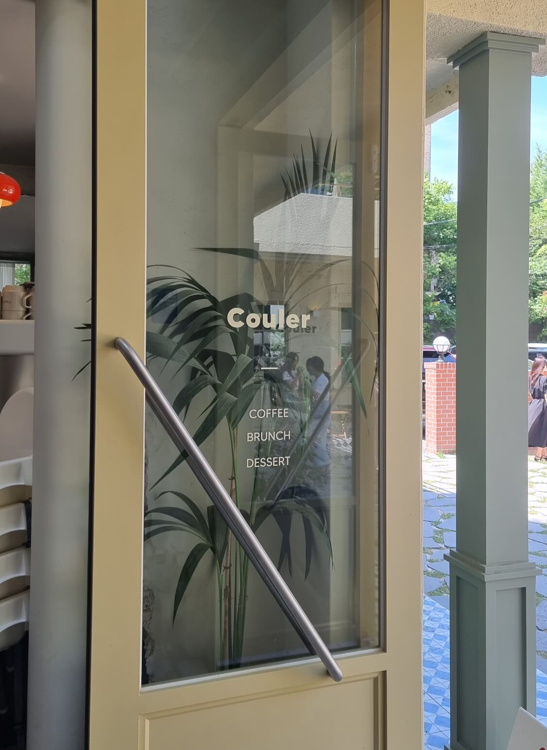 코울러 매장 출입구