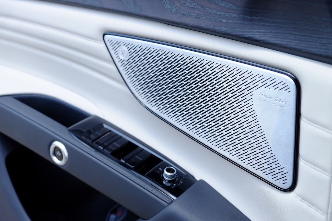 [시승기 - 마세라티 그레칼레] 아름다운 선·폭발적인 힘…거리의 시선이 ‘삼지창’에 꽂혔다