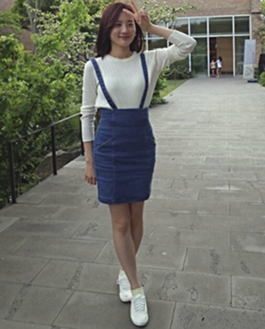 김지원 멜빵 몸매