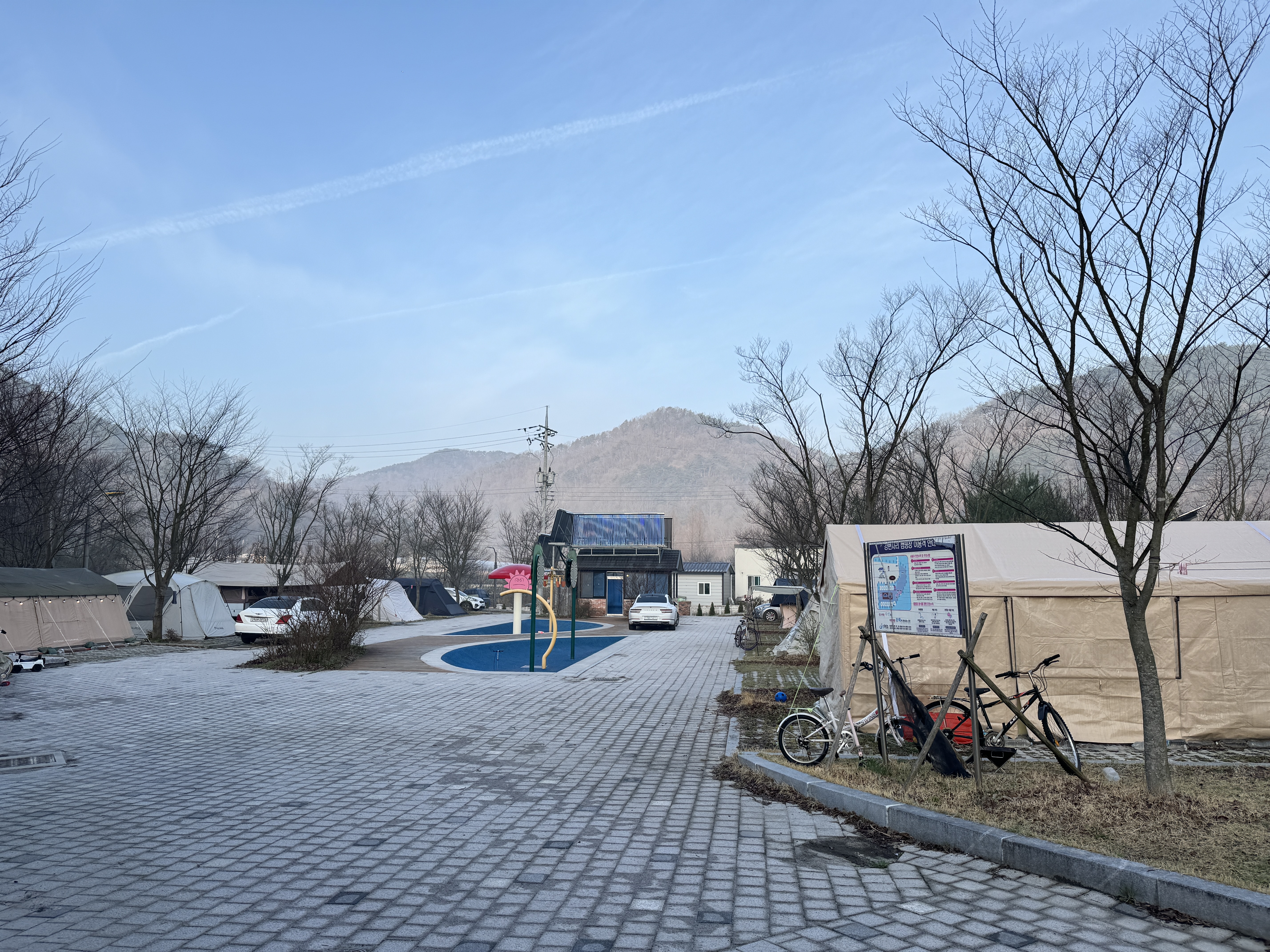 강변사리캠핑장