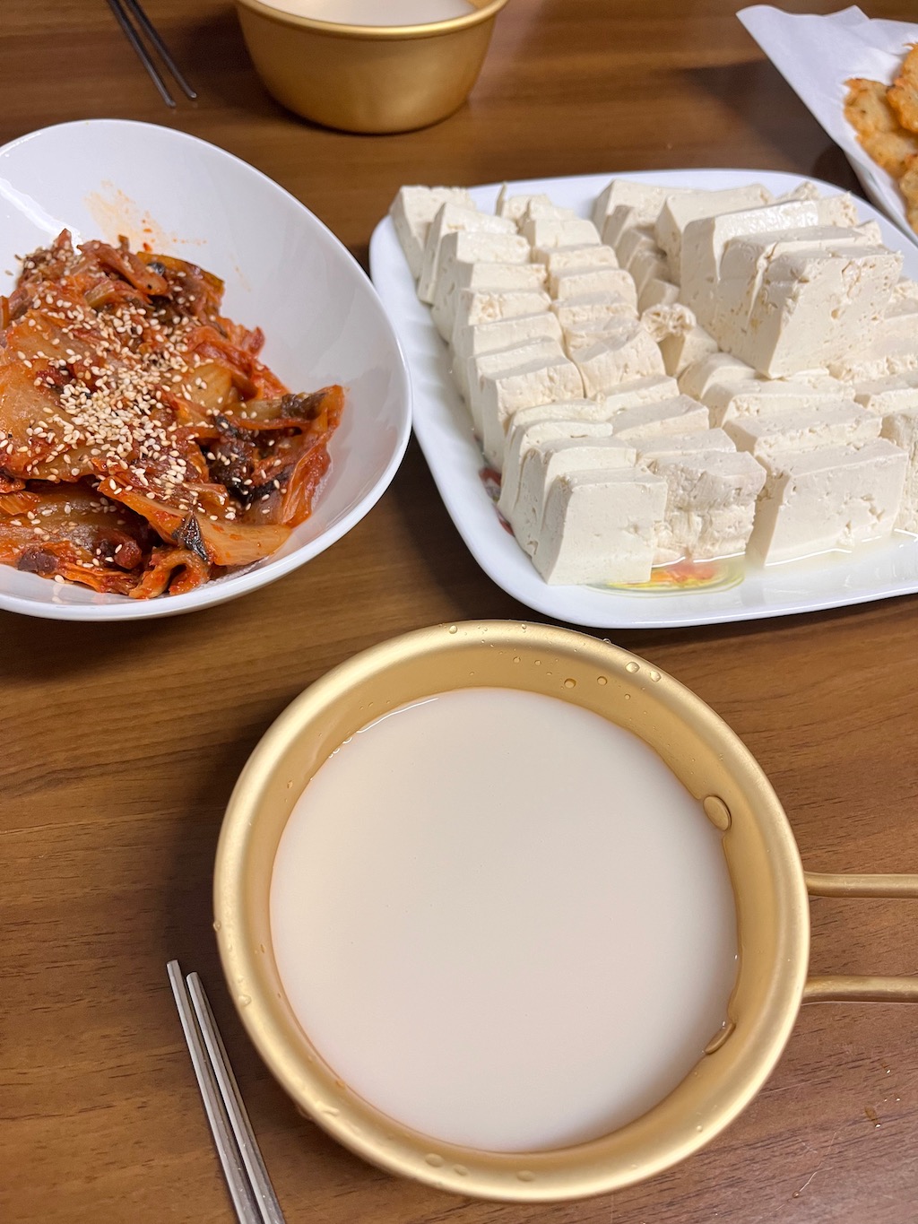 우곡 생주와 잘어울리는 두부김치