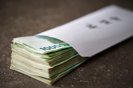 축의금 봉투 쓰는 방법: 예의와 정성을 담아 작성하는 팁