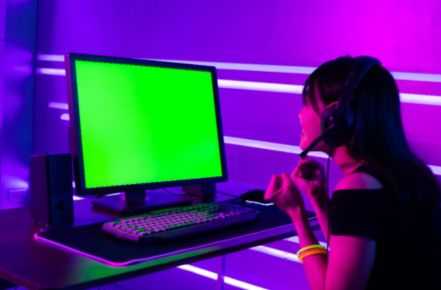 컴퓨터를-하는-소녀