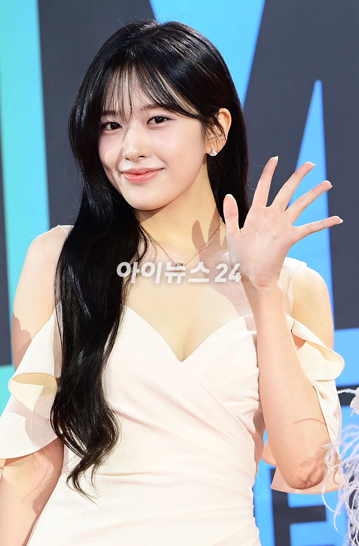 그룹 아이브가 2일 오후 인천광역시 중구 인스파이어 아레나에서 열린 MMA2023(멜론뮤직어워드) 레드카펫 행사에 참석하고 있다. [사진=정소희 기자]