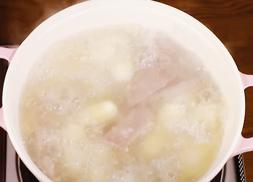 토란 넣고 끓이기