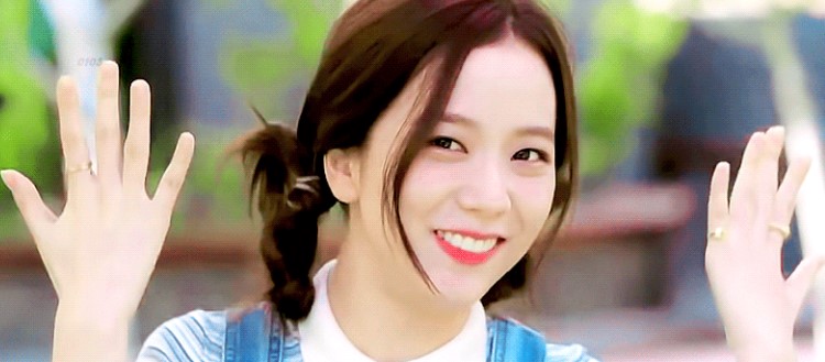 지수 룩북 &ndash; 사복 스타일로 보는 매력 포인트