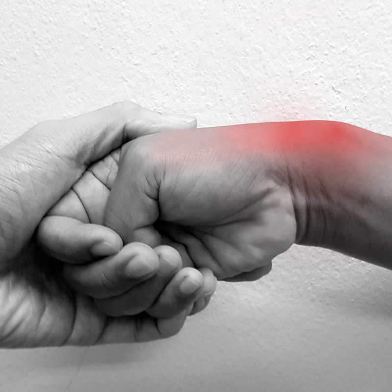 엄지손가락 인대 늘어남 증상 치료법