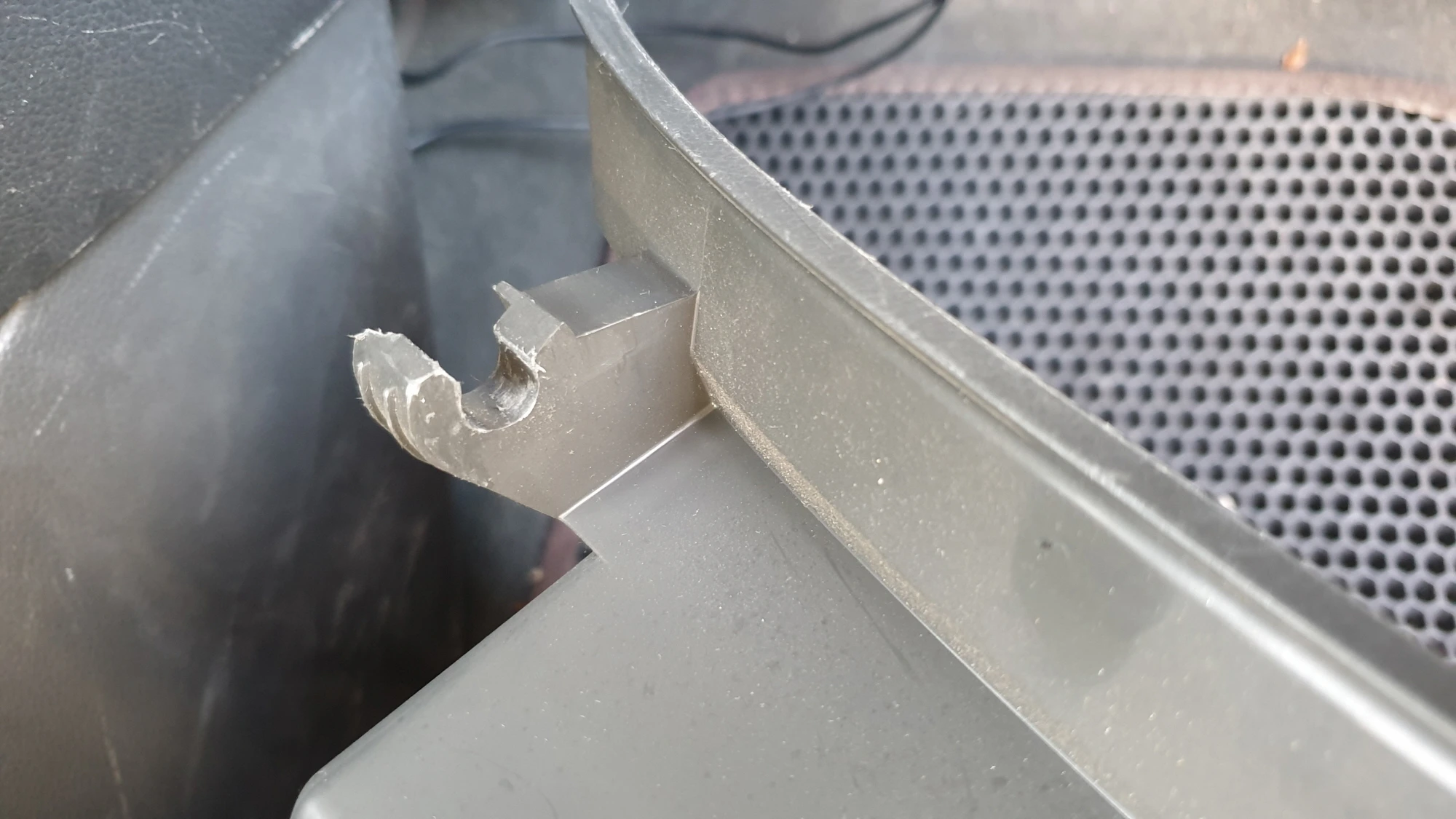 글로브박스 끼우는 곳