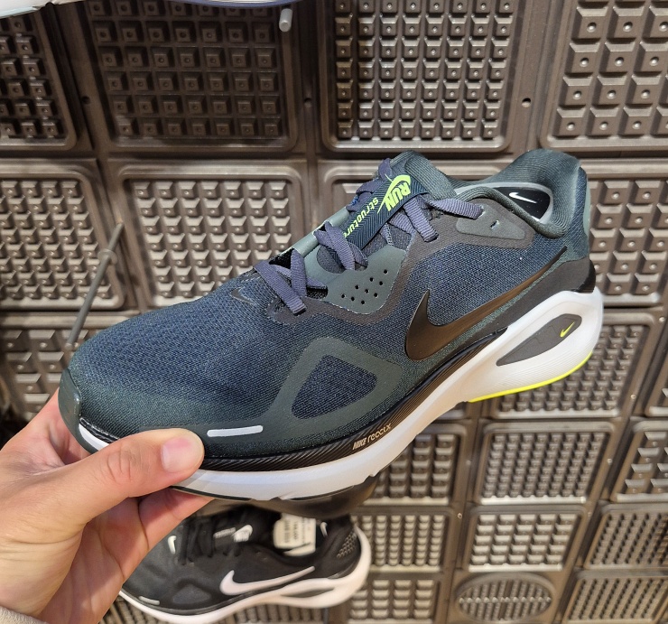 나이키 스트럭쳐 26 안정화