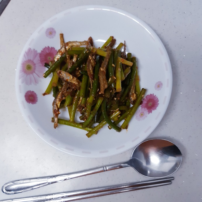 마늘종-멸치볶음