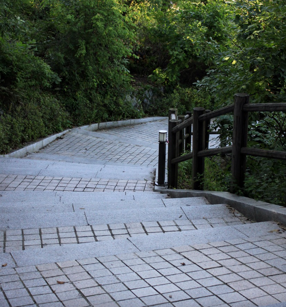 도보 여행으로 즐기는 도시 속 문화유산