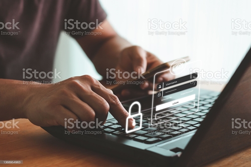 노트북 키를 누르는데 위에 보안설정이 걸린 화면이 나타나는 사진