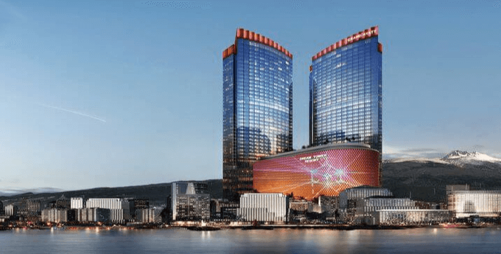 드높은 쌍둥이 빌딩 2개가 솟아있고 그 앞에 금색의 사각형 건물이 있는 화려한 모습이다.