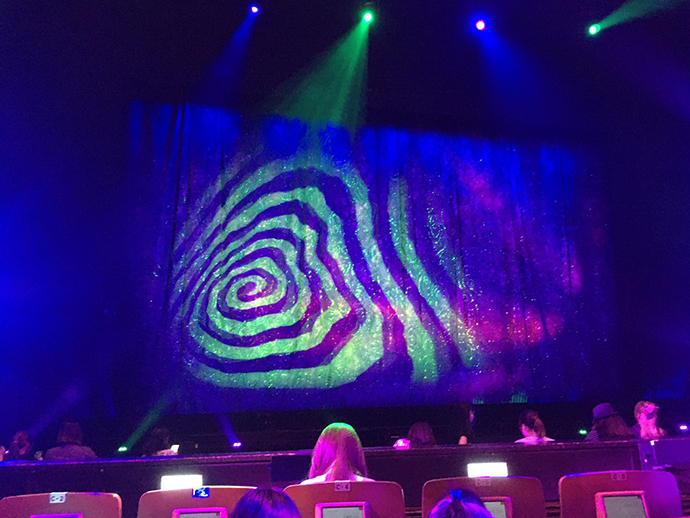 뮤지컬-비틀쥬스-무대2