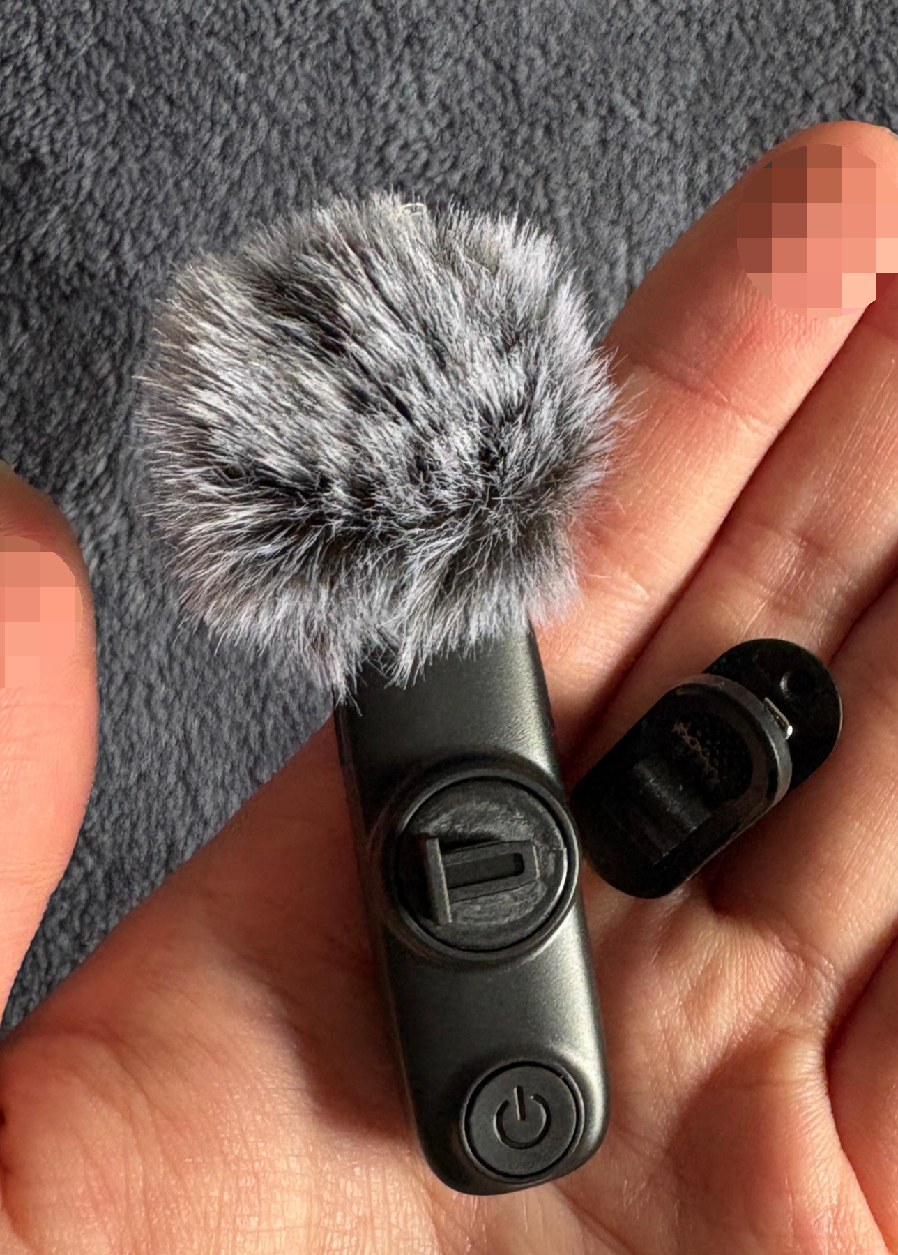 핀마이크 후면 집게 부분